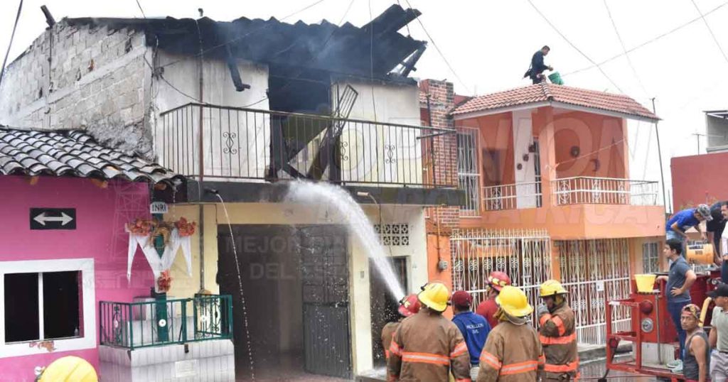 Voraz incendio consumió una vivienda en Tlapacoyan