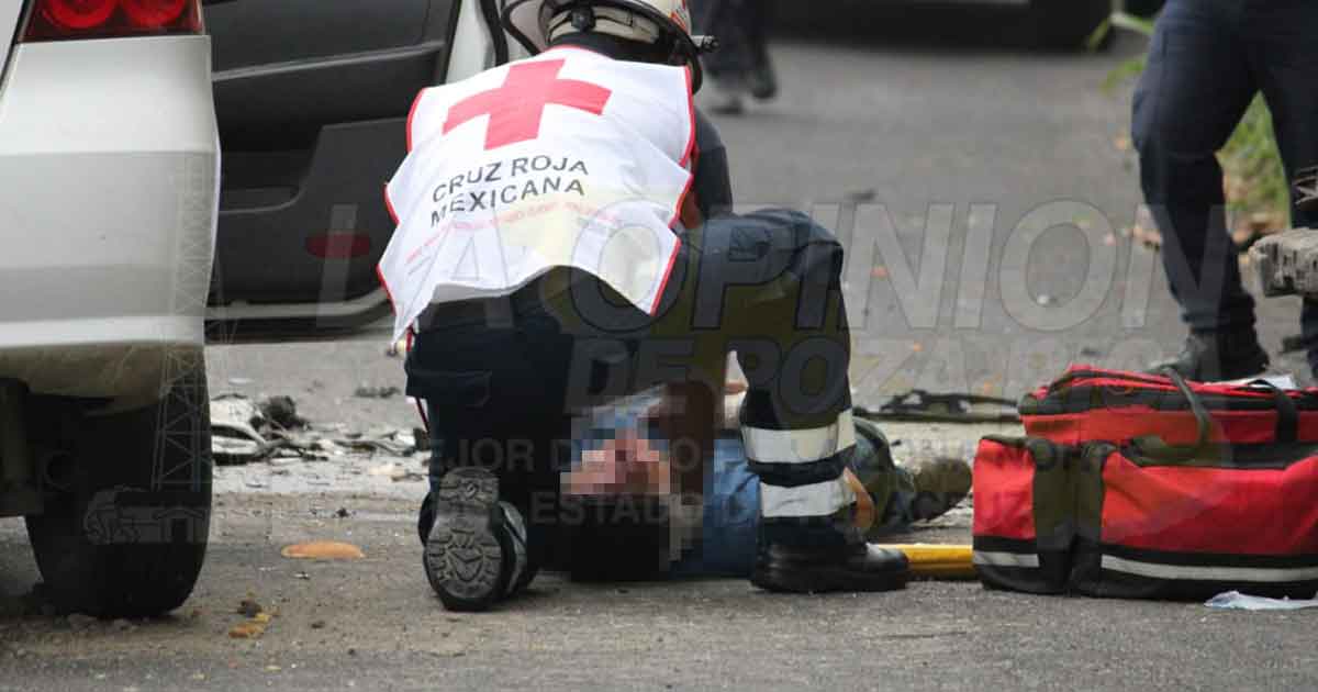Conocida maestra fallece prensada al volante en aparatoso accidente en Martínez de la Torre