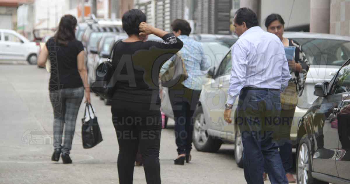 Maestros, ahogados en deudas, no tienen con que pagar