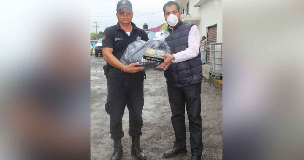 Entregan equipo a Policías de Naranjos