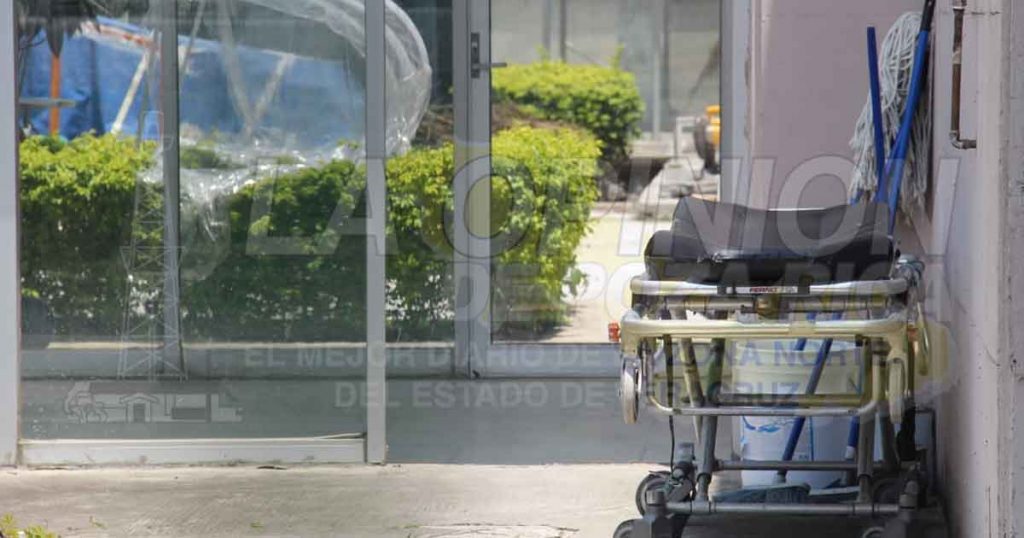 Trasladan a otra persona por Covid-19 a módulo del IMSS Poza Rica