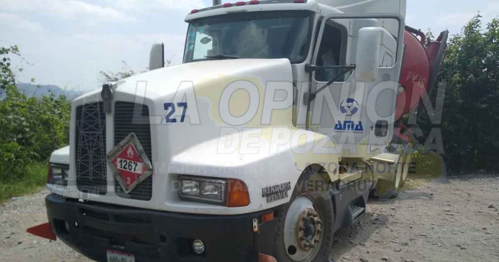 Pipa a punto de volcar en la Chote-San Andrés