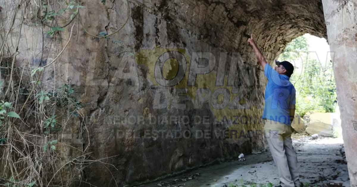 Puente de piedra a punto de caer