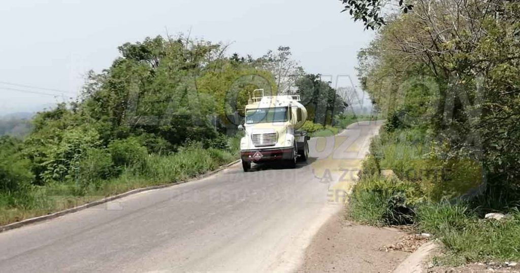 Puente de piedra a punto de caer