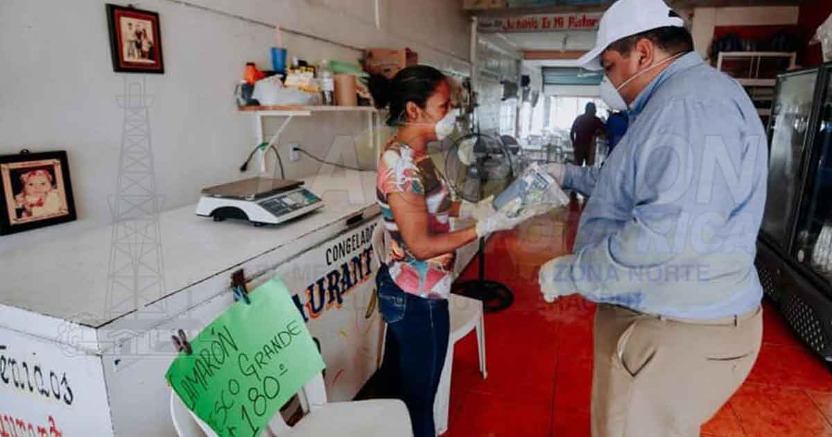 Entregan insumos sanitarios a empleados de restaurantes en Tuxpan