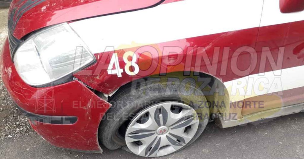 Taxi se estampa contra poste, en Espinal