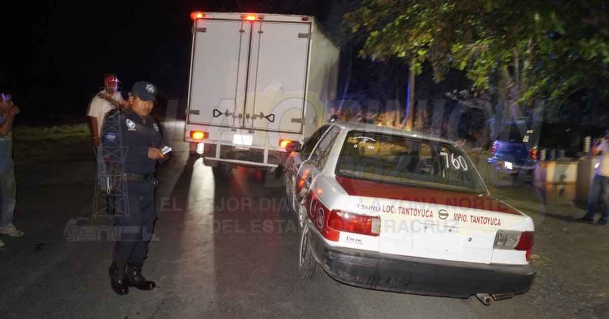 Ebrio taxista intenta darse a la fuga tras provocar accidente