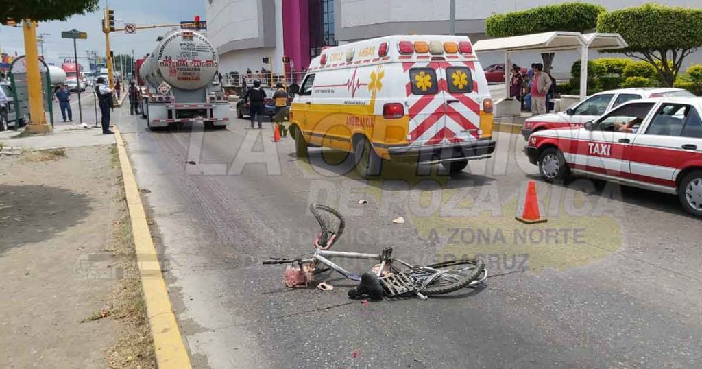 Ciclista aplastado en el bulevar Lázaro Cárdenas en Poza Rica