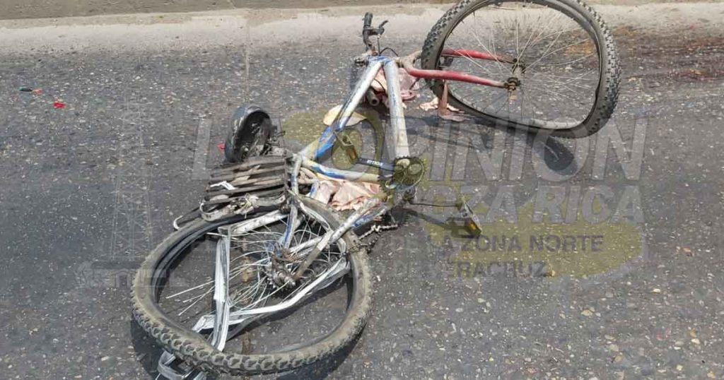 Ciclista aplastado en el bulevar Lázaro Cárdenas en Poza Rica