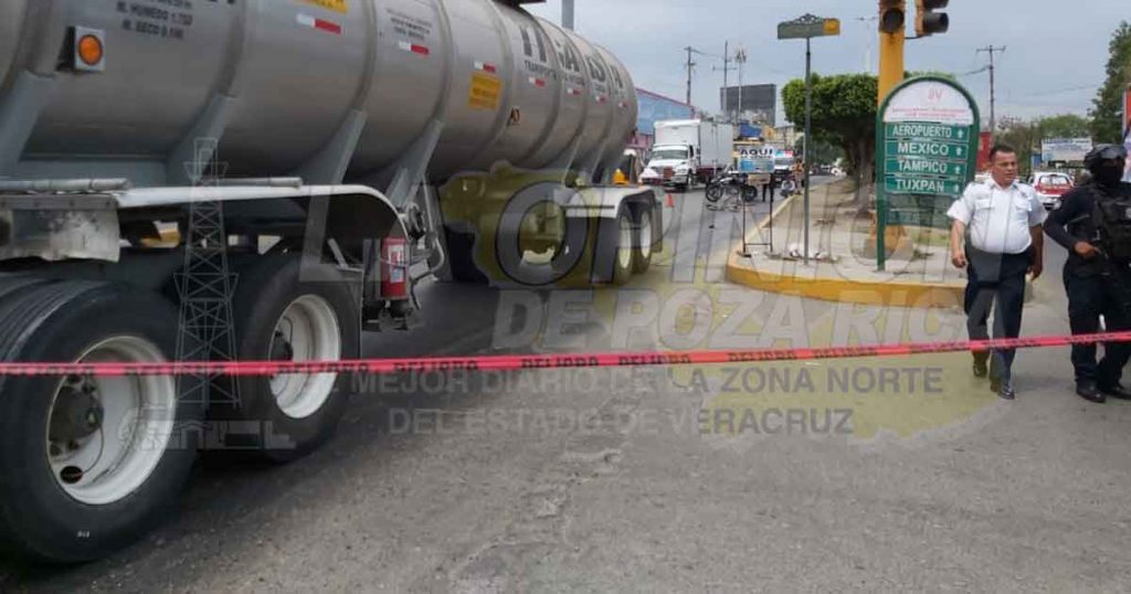 Ciclista aplastado en el bulevar Lázaro Cárdenas en Poza Rica