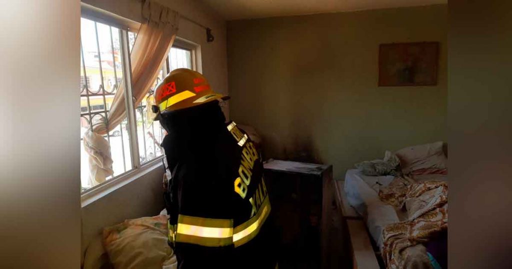 ¡Incendio devora habitación!