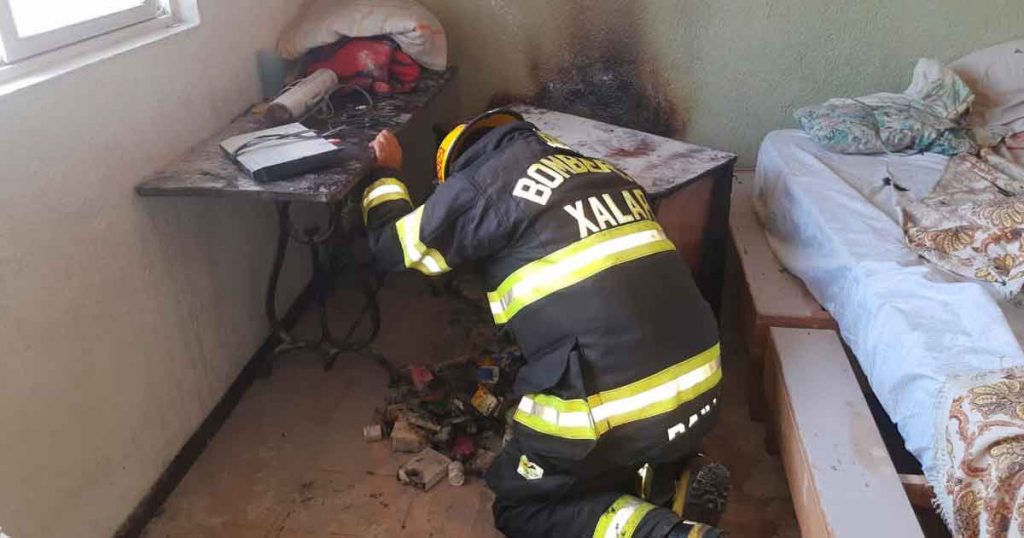 ¡Incendio devora habitación!