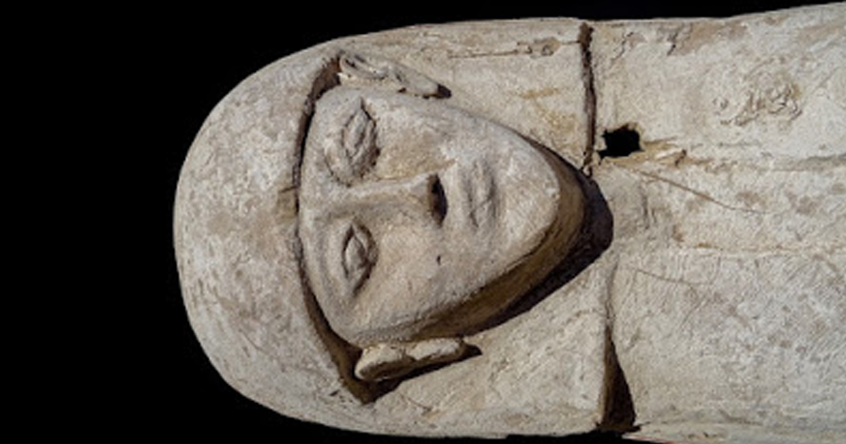 Hallan en Egipto la momia de una adolescente, de unos 3600 años de antigüedad, junto a su ajuar