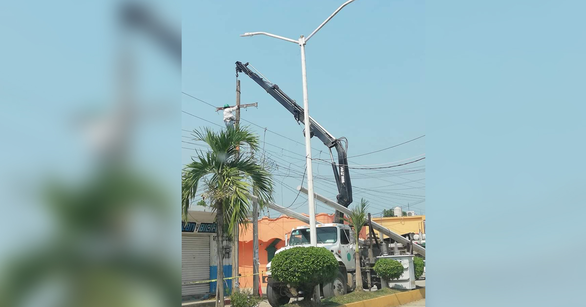 Retienen a empleados de la CFE