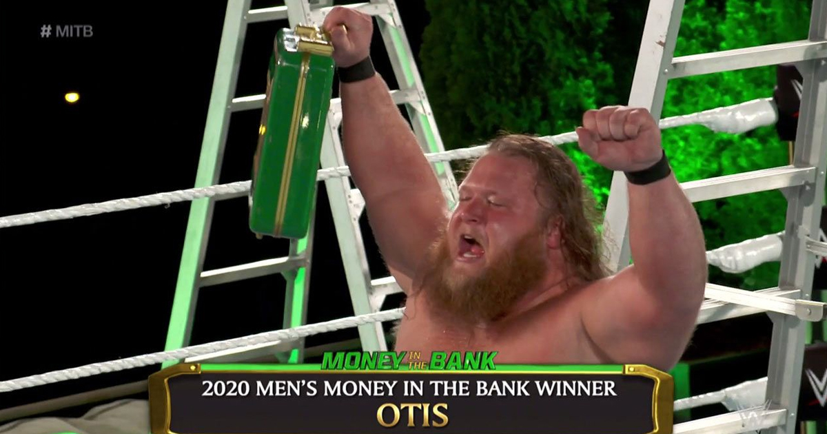 ¿Sorpresa? Otis ganó el 'ladder match' de Money In The Bank 2020