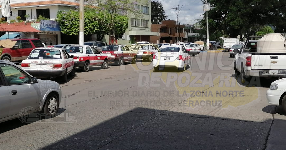 Continúan trabajos de sanitización en el primer cuadro de Poza Rica y taxistas "abren otro sitio"