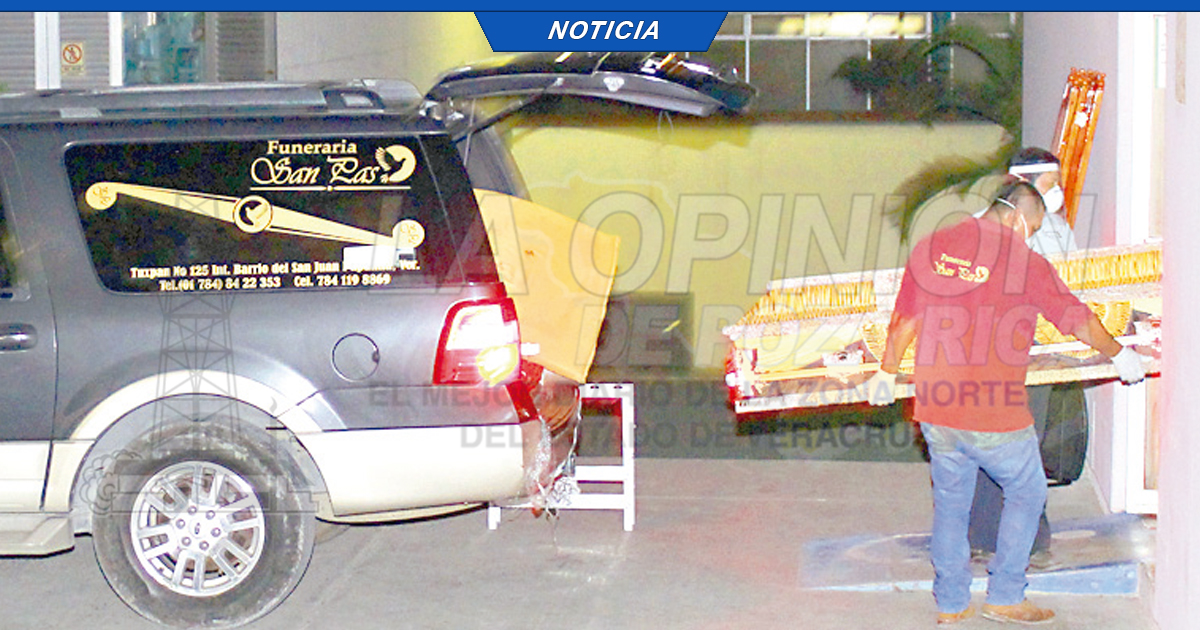 Desfilan carrozas en clínica del IMSS