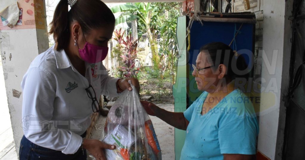 Entregan apoyo alimentario a más familias de Naranjos