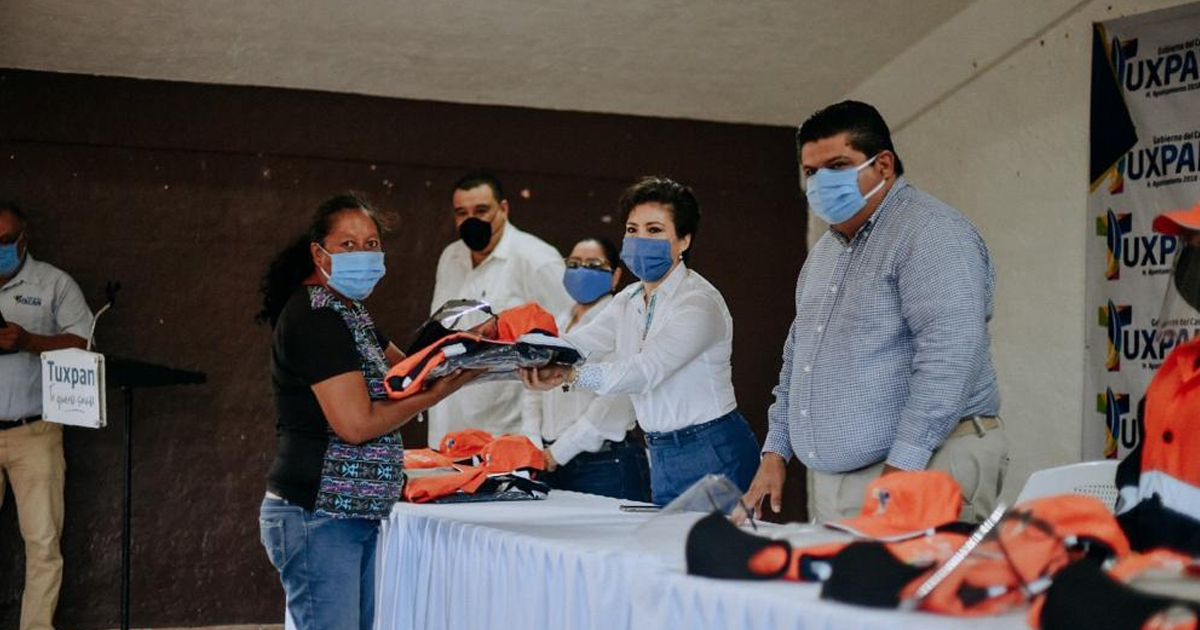 Toño Aguilar protege la salud de los trabajadores de limpia pública