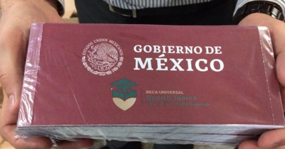 Denuncian ante FGR fraude en cobro de becas en Veracruz