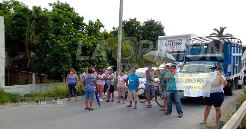 Bloquean carretera Tampico-Valles pobladores de El Moralillo en Pánuco