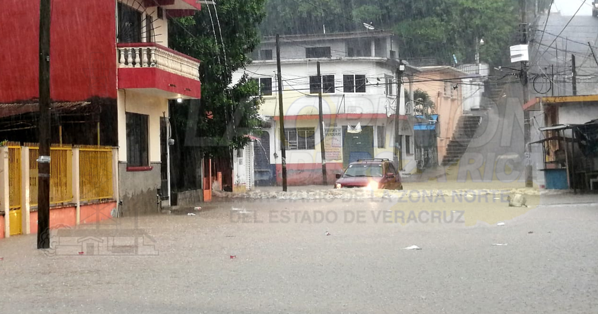 Lluvias deja inundadas calles de Tuxpan