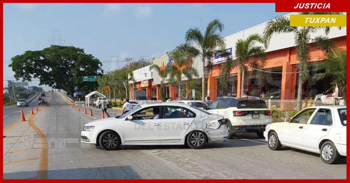 Choque en Tuxpan, deja elevados daños materiales