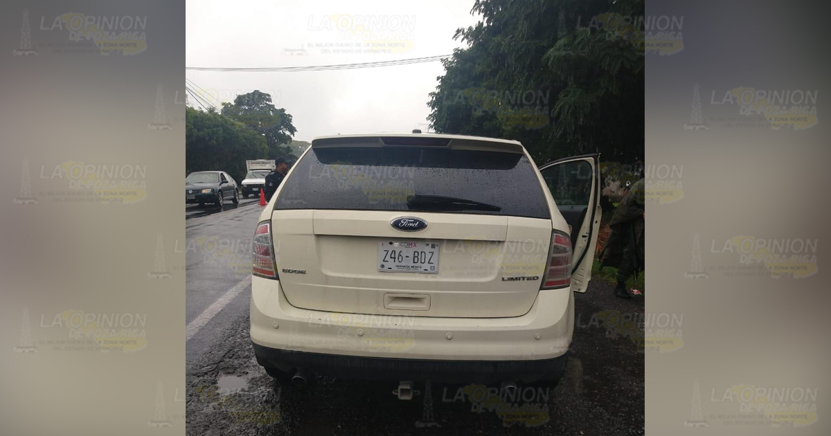 En operativo detienen a sujetos que viajaban en lujosa camioneta con placas sobrepuestas en Tlapacoyan