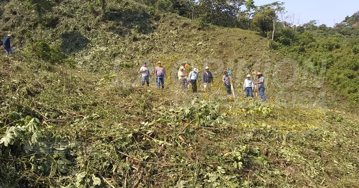 Estudian terreno para construcción de escuela