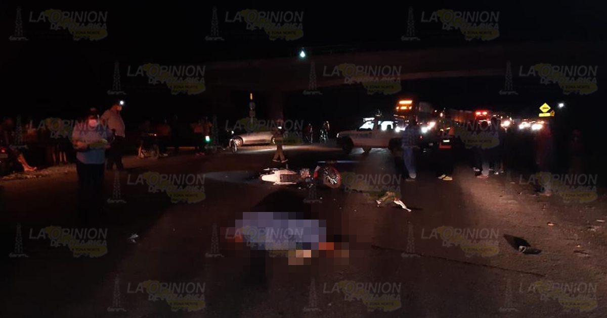 Muere motociclista al chocar contra auto fantasma