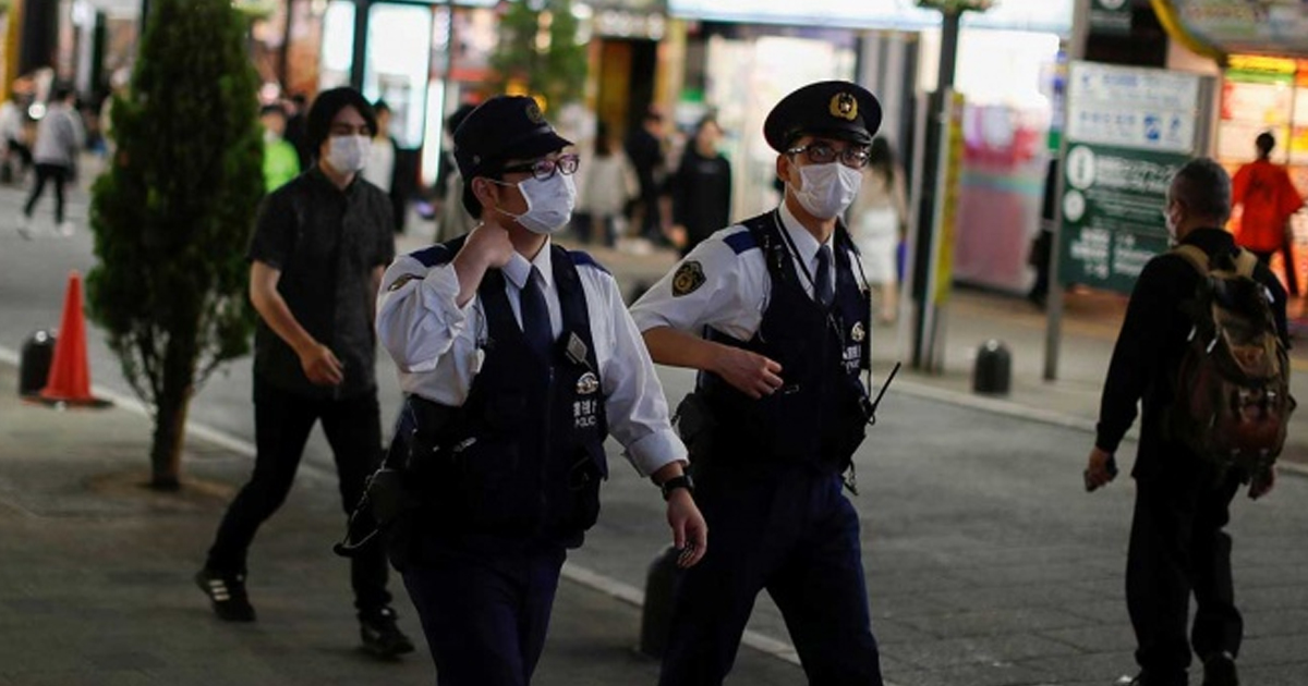 Japón levanta estado de emergencia, pero pide cautela