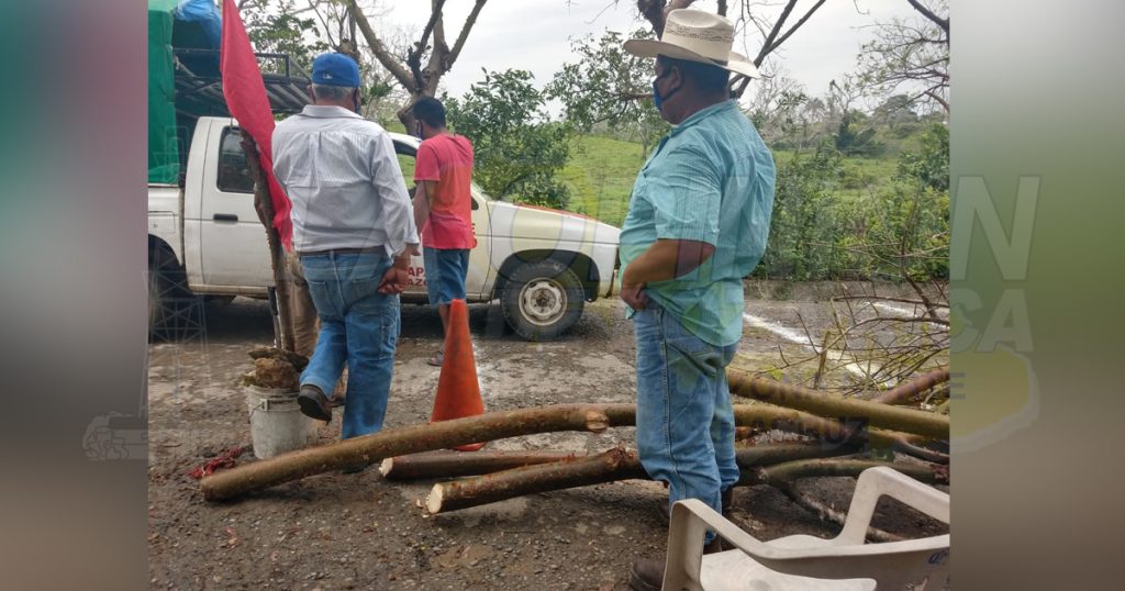 Cierran accesos a algunas comunidades de Cazones por Covid-19