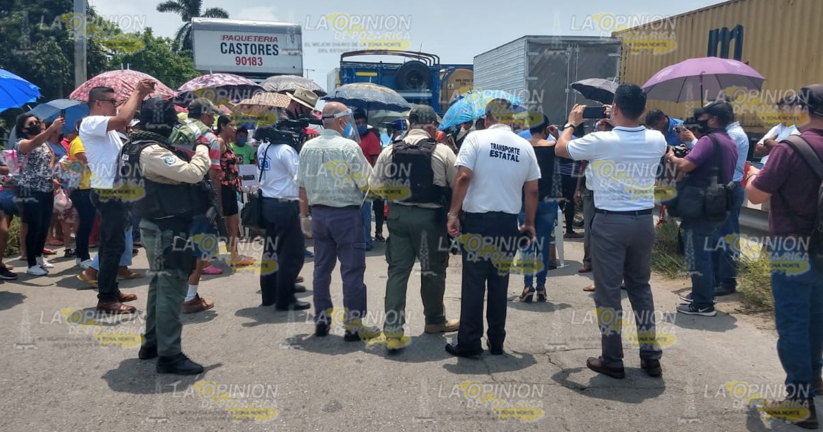 Más de 6 horas de bloqueo en la Tampico-Valles