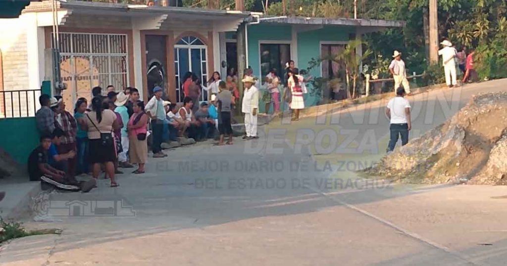 Corren a los de vectores en Mecatlán, no dejaron que fumiguen