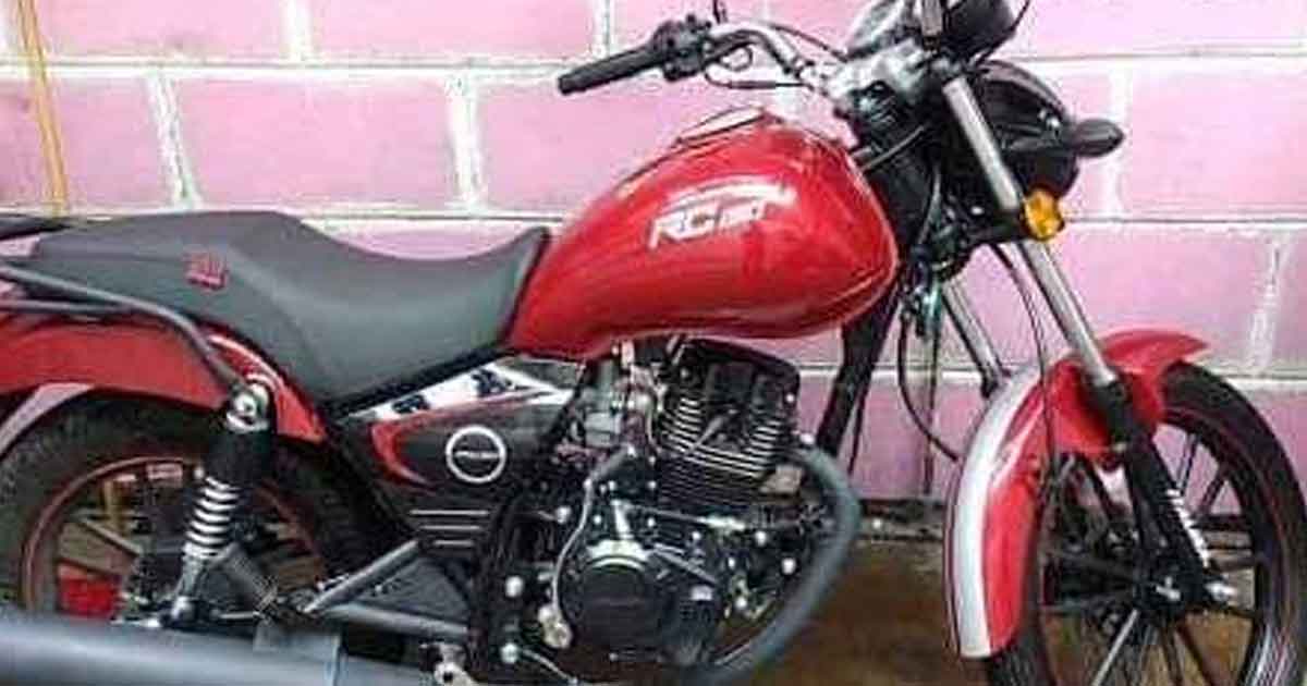 Roban una motocicleta afuera de un domicilio