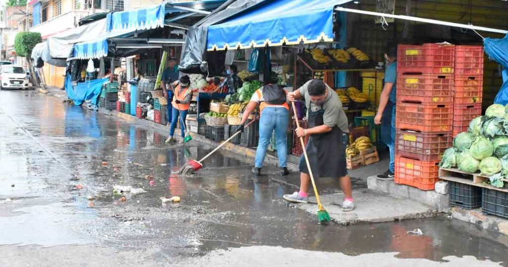 Mejoran condiciones de higiene en la calle Mina