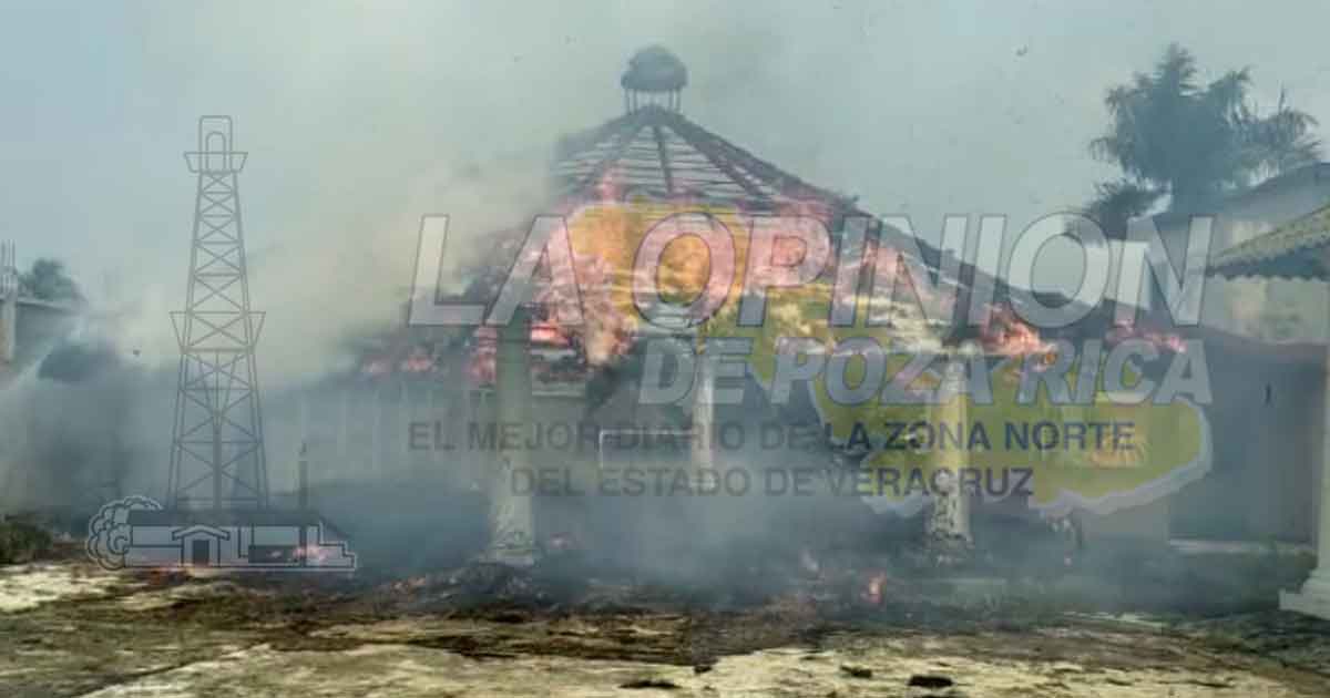 ¡Se incendia una palapa de ex funcionario de la SEPH!