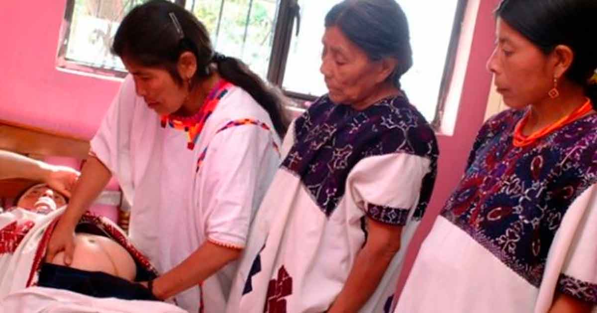 Parteras tradicionales de Veracruz son reconocidas por la SSA