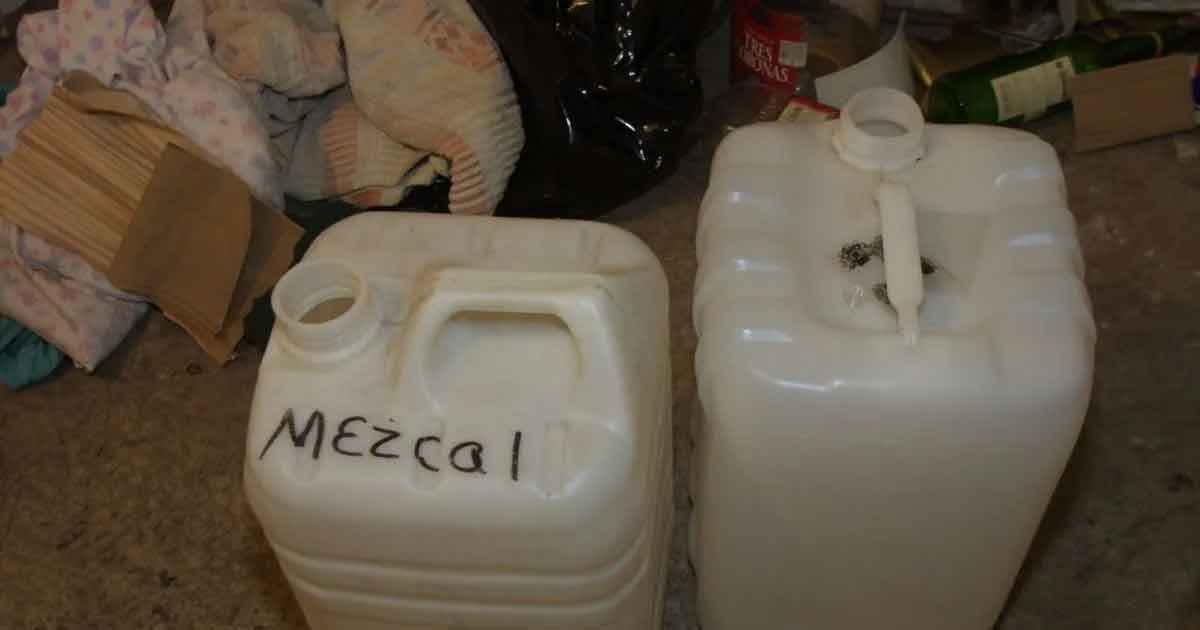 Ubican a presuntos fabricantes de alcohol adulterado en Puebla