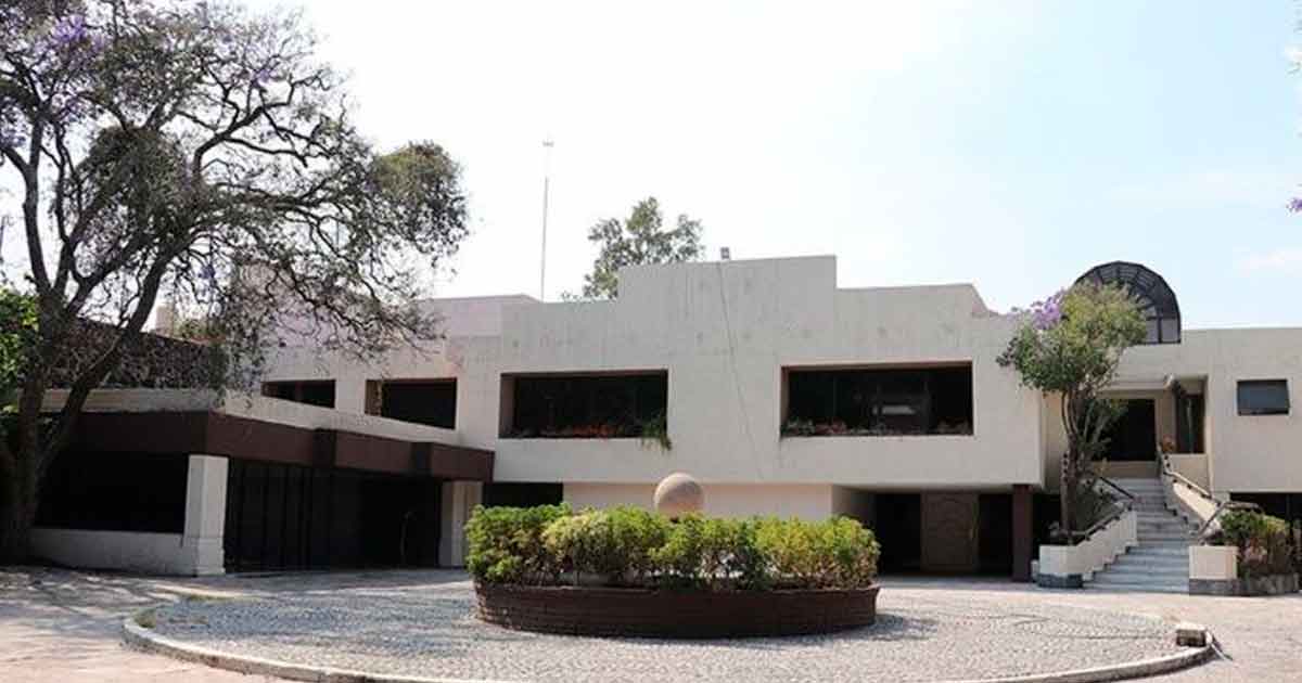 Rematan en Los Pinos residencia de "El Señor de los Cielos"