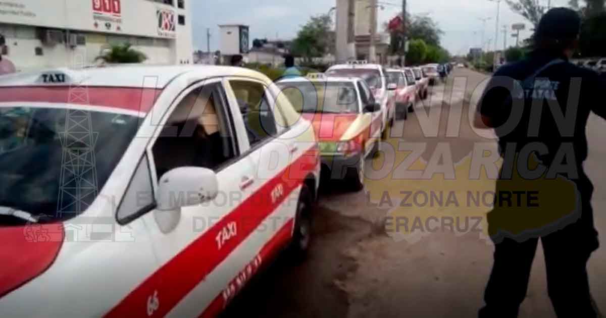 Sanitizan unidades del transporte público en Pánuco