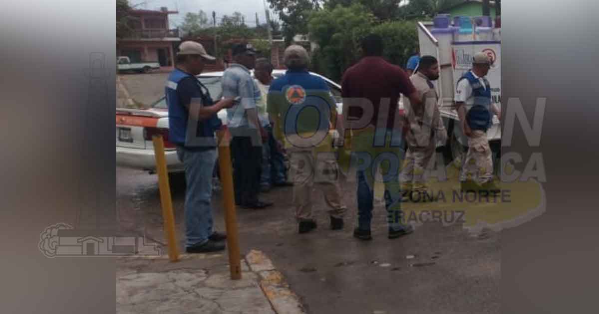 Taxista choca de forma aparatosa con una camioneta