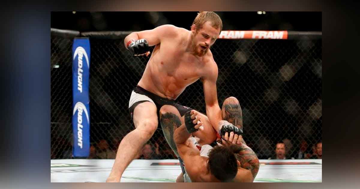 UFC se tiñe de rojo en sangrienta pelea (Video)