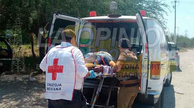 Abuelita accidentalmente toca un cable de energía eléctrica que le provocó la descarga