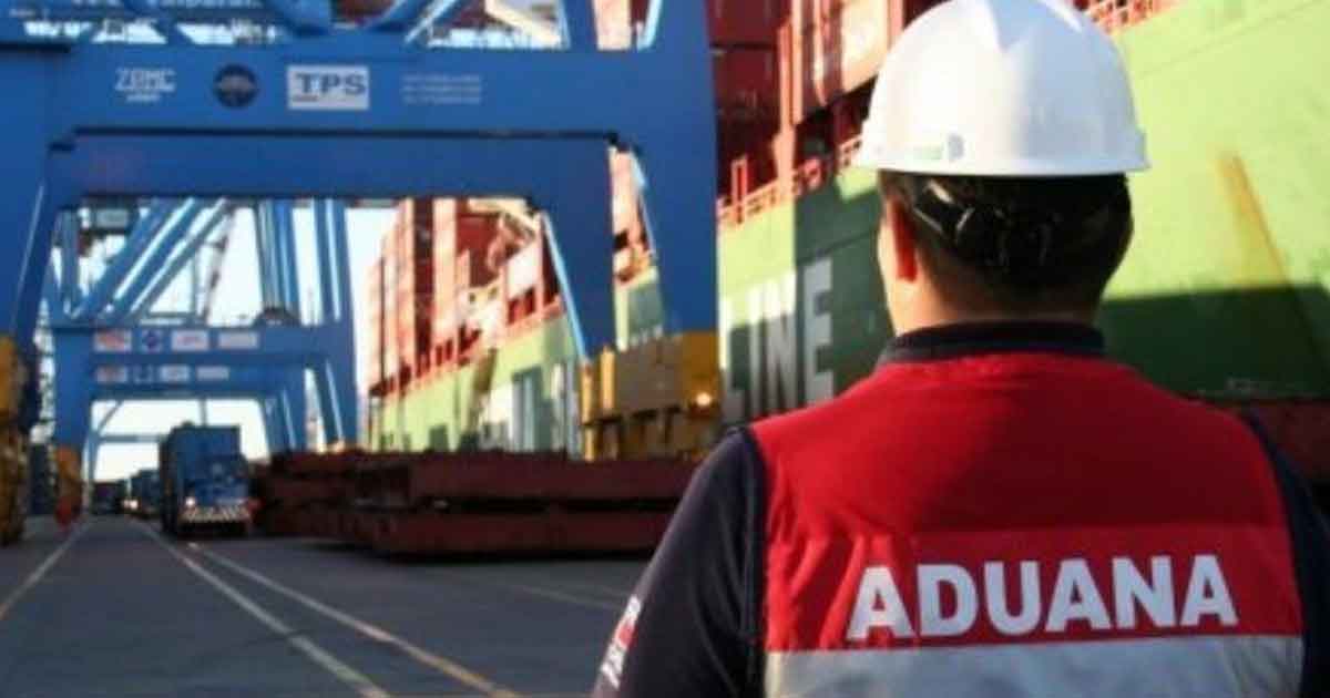 Investiga UIF a administradores aduanales de México; separa a 3 del cargo