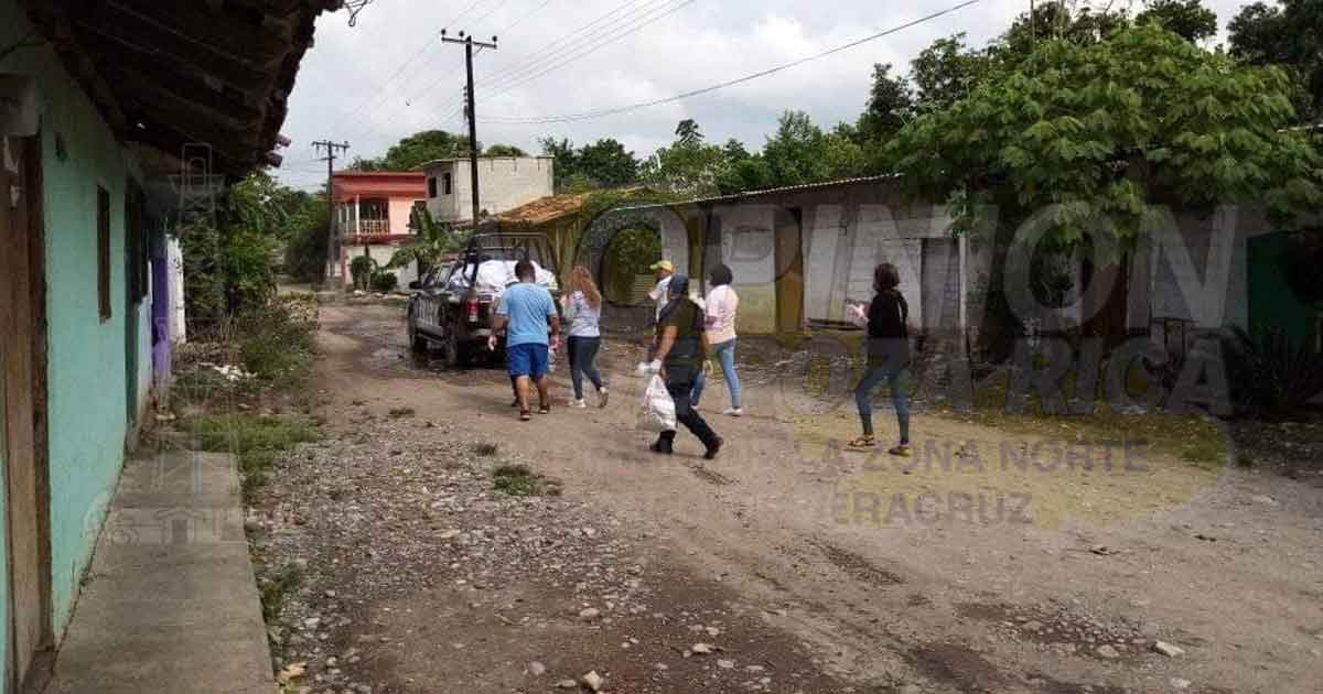 Apoyan con despensas a los más vulnerables