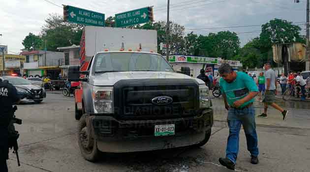 Muere mujer luego de ser arrollada por camión del agua