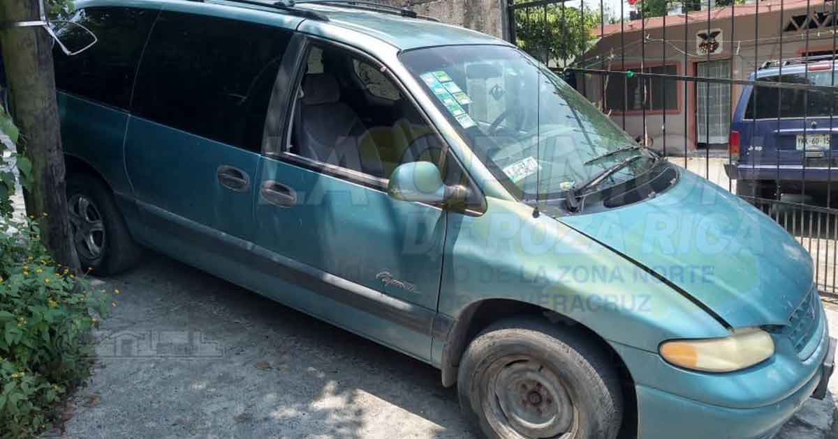 Aseguran camioneta