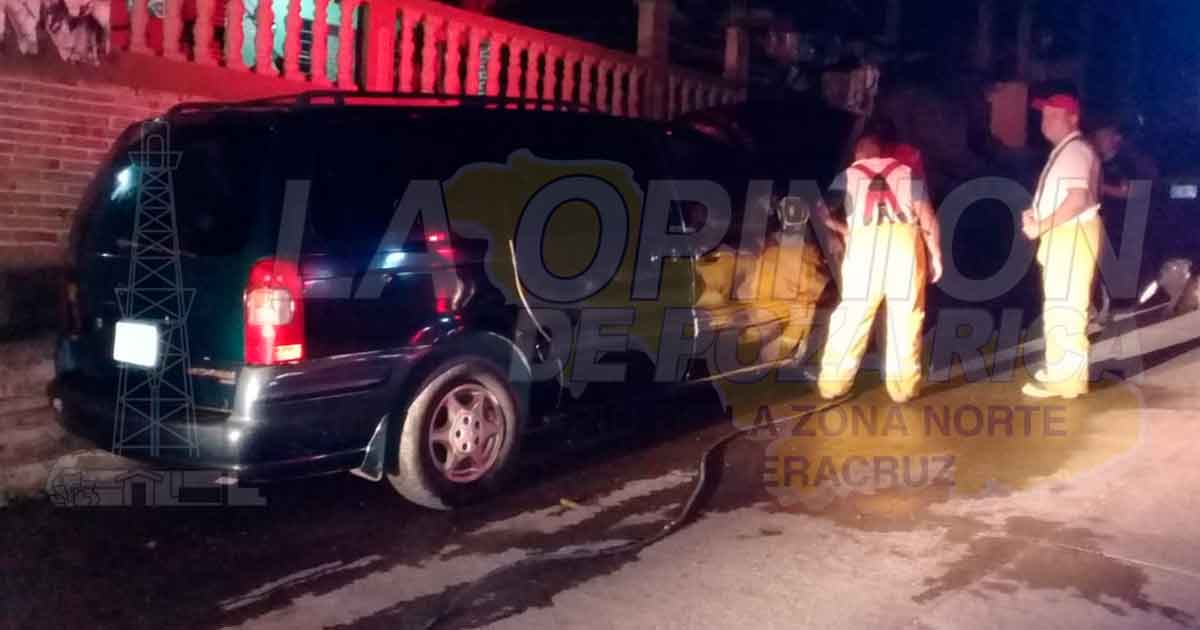 ¡Se prenden dos camionetas!