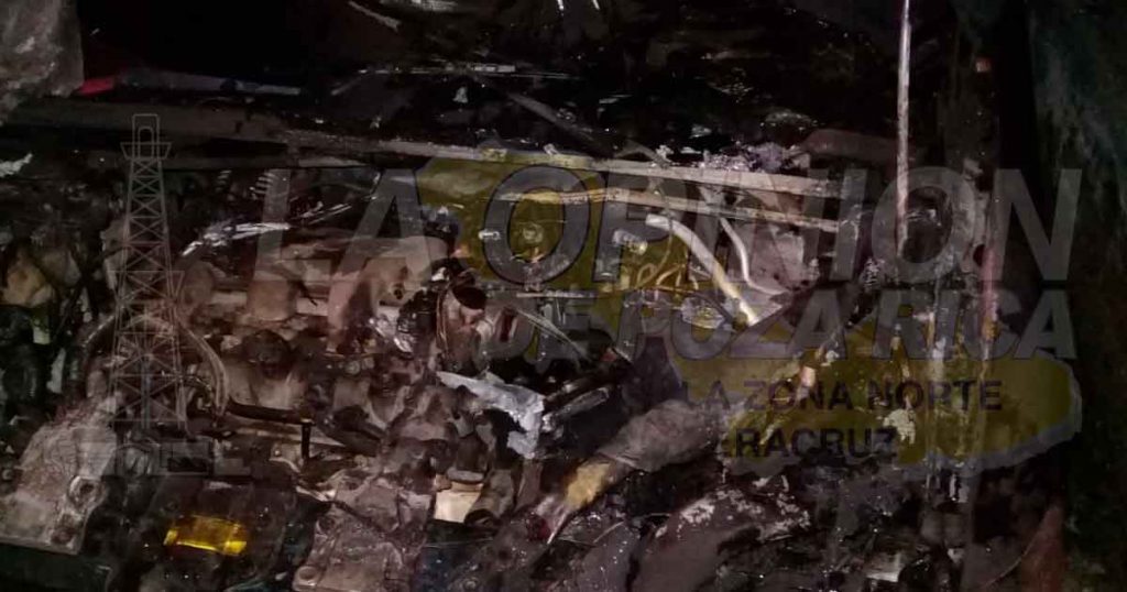 ¡Se prenden dos camionetas!